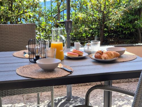 Como Appartement | La BuCa - in Como - Elegant apartment, 150 sq m - Private covered parking - Private terrace - Just 1300 mt from downtown