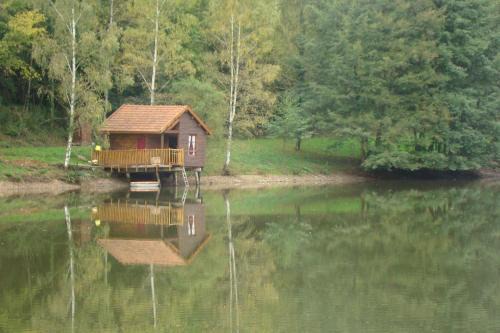 La Geneytouse Maison | La cabane au bord de l'eau