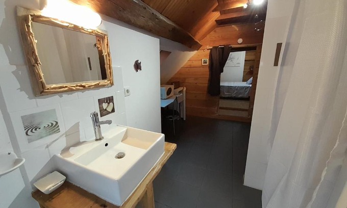 Vatan Appartement | La cabane: Chambre double, salle de bain privée