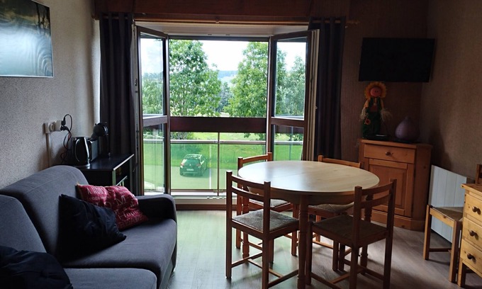 Metabief Appartement | La Campagnarde 1 er étage vue dégagée WIFI grt Offre 28-112 jrs + 2,90m2/palier