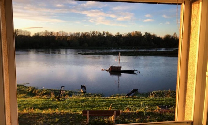 Nouan-sur-Loire Appartement | La Capitainerie, vue directe sur la Loire, calme et confort