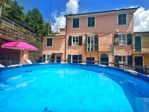 Borzonasca Appartement | La casa con giardino, vicino al ruscello segreto