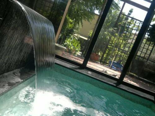 Pisa City Centre Appartement | La casa con piscina riscaldata interna ANNA LUXURY GARDEN
