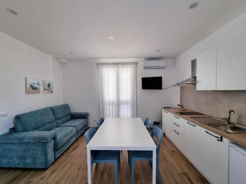 Tre Fontane Maison | La casa di Enzo 30 mt dal mare
