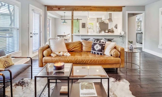 Dripping Springs Maison | La Casa Summary: Unwi