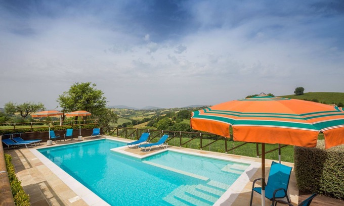 Orciano di Pesaro Appartement | La Casa à Campagna, 4 appartements avec piscine à Orciano, à 20 minutes de la mer - app. à l'entrepôt