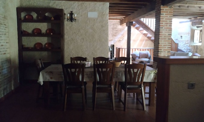 Mozoncillo Cottage | La Casería I y II, Antiguo Convento Restaurado en un Pueblito de Segovia