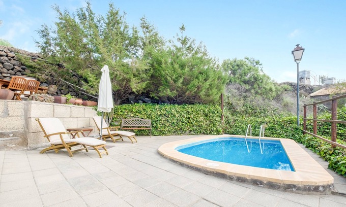 Chio Villa | "La Casita del Viejo" avec, Vue sur la mer, Wi-Fi, Terrasse, Jardin & Piscine