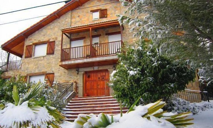 Hoyos del Collado Maison | La Casona de Collado