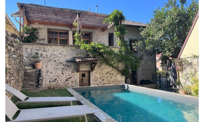 Chapareillan Maison | La Castanea house with swimming pool at the foot of the Granier