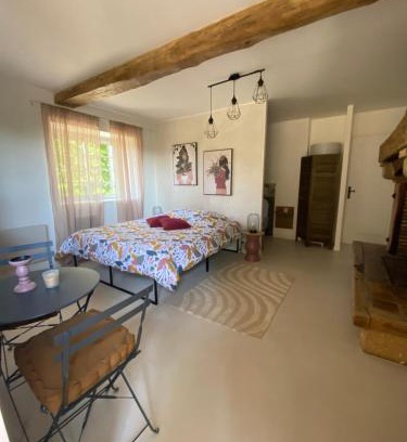 Auriebat Maison | La Chambre A l Ombre du coteau
