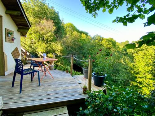 Sille-le-Guillaume Maison | la chambre d hotes de marie indépendante et sa terrasse avec vue panoramique proche alpes mancelles