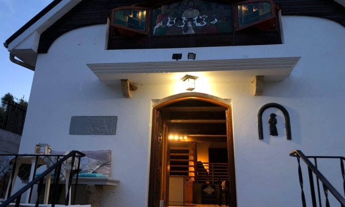 Montagu Maison | La Chapelle - The Library
