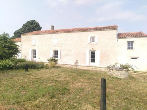 Saint Cyr du Doret Maison | La Chaume Gite Le Roseau Étoilé