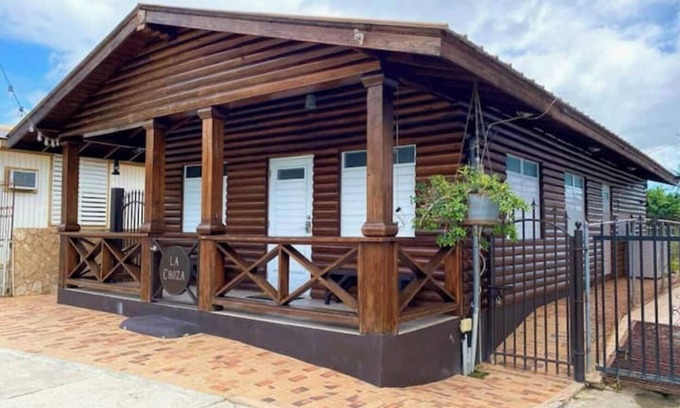 Boqueron Maison | La Choza in the heart of the town of Boqueron with access to the beach.