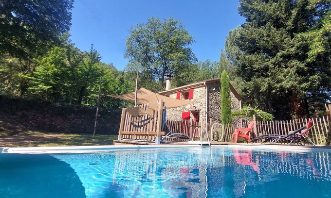 Saint-Jean-du-Gard Maison | La Clède gite en pleine nature, piscine privée, internet, baignoire balnéo