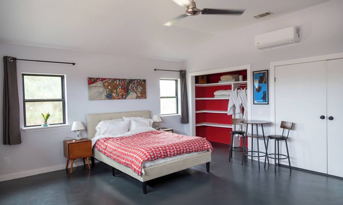 Alpine Appartement | La Cochera Private Apartment - No Cleaning Fee