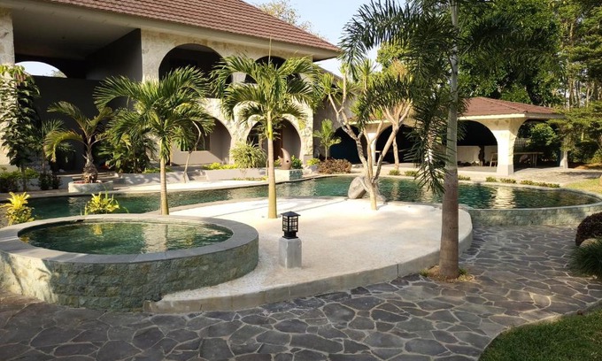 Bandengan Maison | La Collina Villa