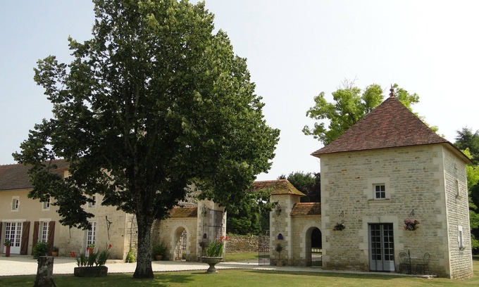 Bouin Maison | La Colombier Escape to the ultimate French countryside haven retreat.