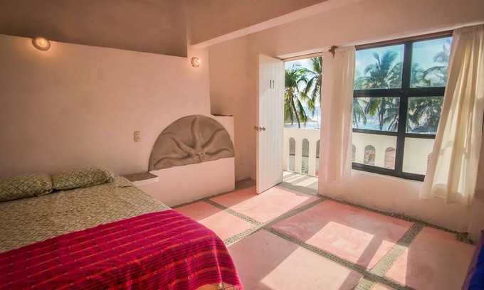 Bacocho Hôtel | La Coral Beach House