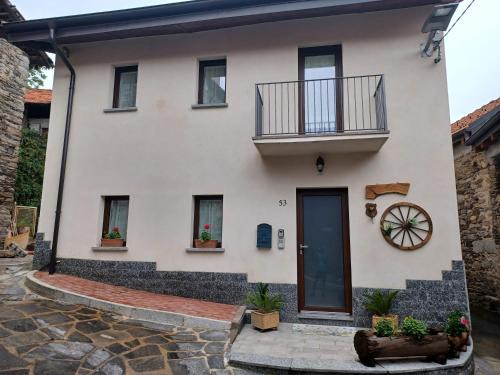 Brovello-Carpugnino Maison | La corte