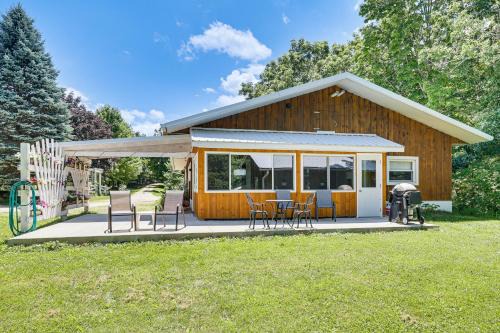 Mindoro Maison | La Crescent Cottage on Minnesota Bluffs with View!