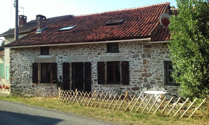 Oradour-sur-Glane Lit Et Petit-Déjeuner | La Croix De Camargue