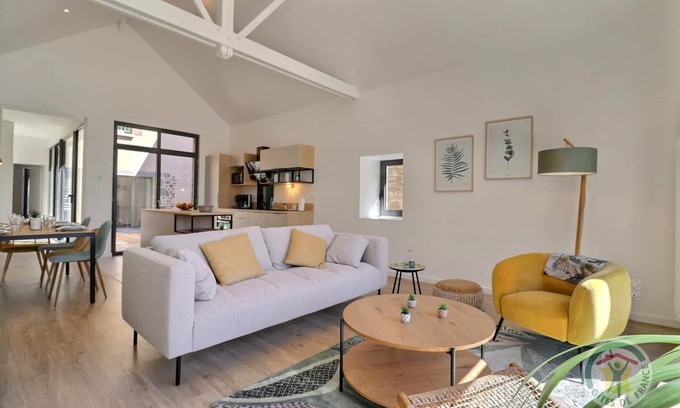 Combourg Maison | La Demeure du Lac Tranquille