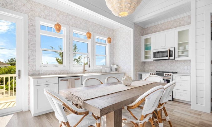 William's Town Maison | La Dolce Vita Cottage, - cozy cottage with pool - directly on Tropic of Cancer Beach!