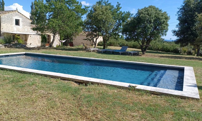 Taulignan Maison | Belle ferme en pierre restaurée au milieu des chênes truffiers et de la lavande