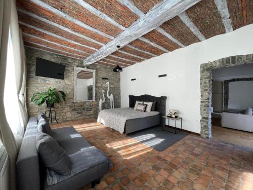 Fontaine-l'Eveque Hôtel | La Ferme du Château - Luxury Suite