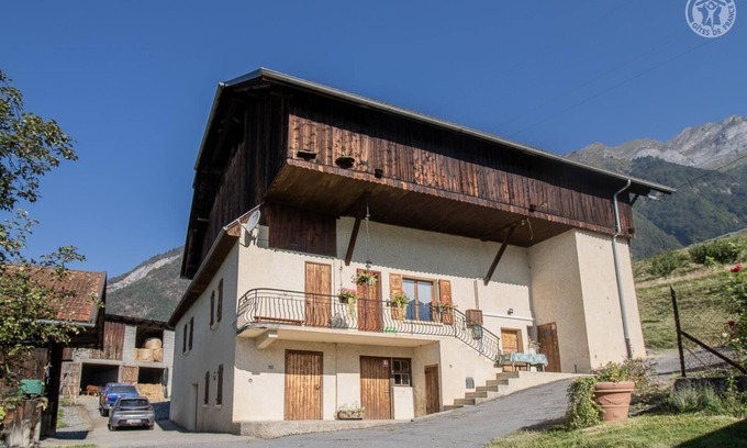 Ugine Maison | LA FERME DU MONT CHARVIN