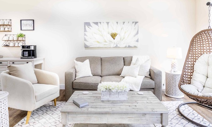 Dry Ridge Maison | La Fleur, Exquisite New Home Close To The Ark.