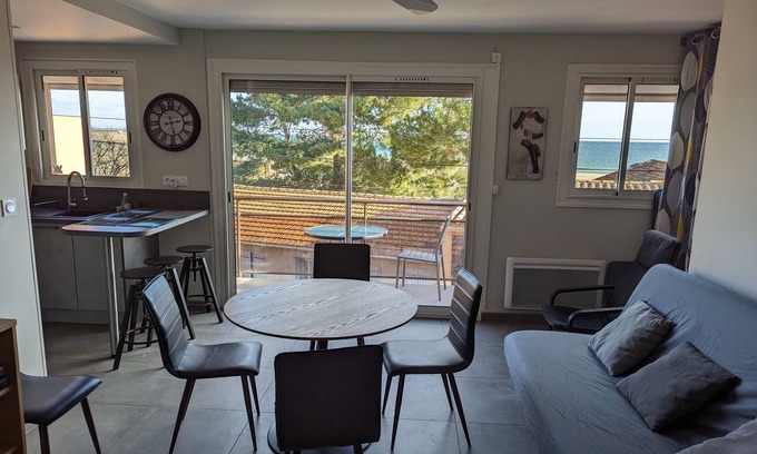 La Franqui Appartement | Plage à 70 mètres, appartement tout confort avec balcon et belle vue sur mer.
