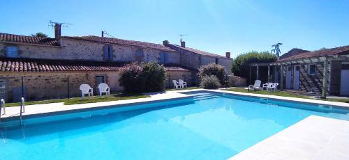 Beaurepaire Maison | La Frapperie