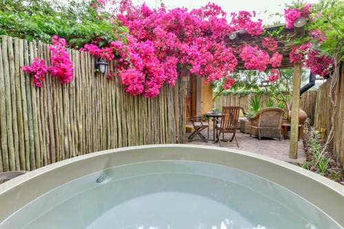 McGregor Maison | La Galleria Cottage Retreat