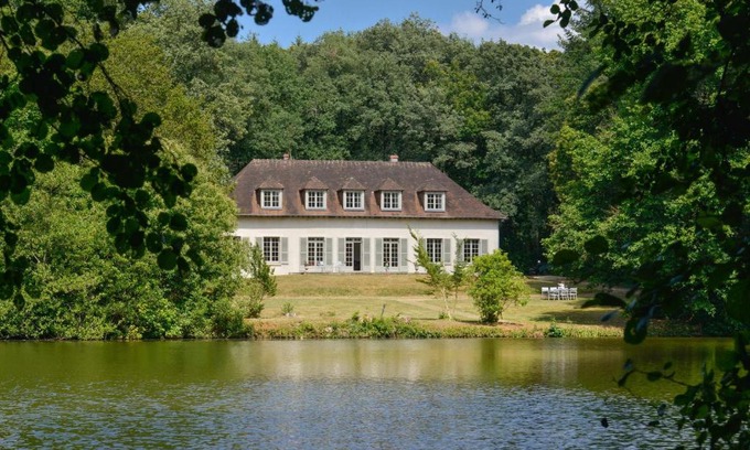Mery-es-Bois Maison | La Genêtière - Grande maison avec étang en Sologne