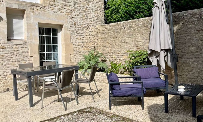 Saint-Come-de-Fresne Maison | La Glycine, avec accès piscine et jacuzzi
