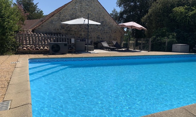Beaumont-du-Perigord Maison | Grange de style traditionnel, piscine privée située dans le petit hameau paisible de Blanc