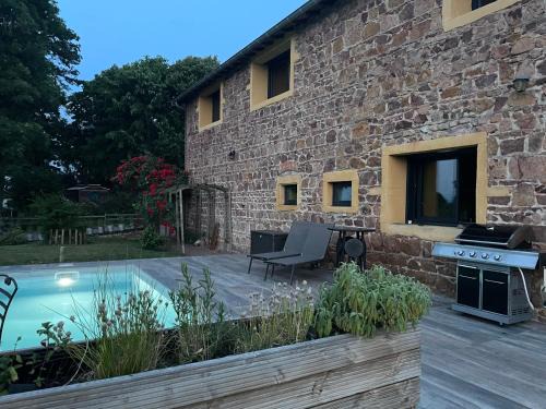Commelle-Vernay Maison | La Grange aux hirondelles - appartement complet et indépendant