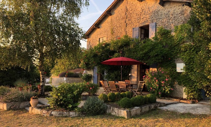 Saint-Martial-Viveyrol Maison | La Grange, beautiful barn conversion with private swimming pool in rural setting