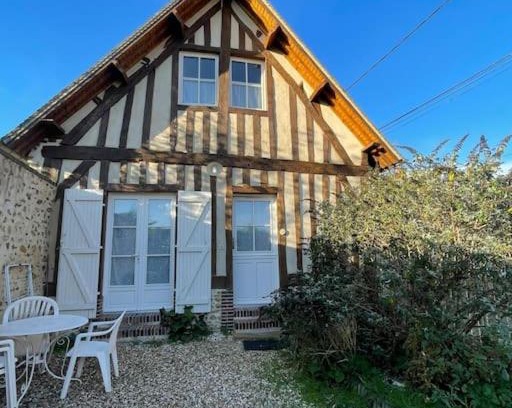 Rueil-la-Gadeliere Maison | La Grange Chevrefeuille