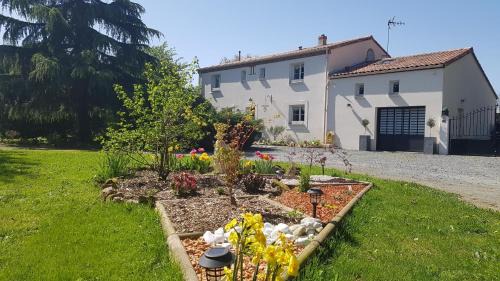 Cholet Lit Et Petit-Déjeuner | La Grange d'Hélène