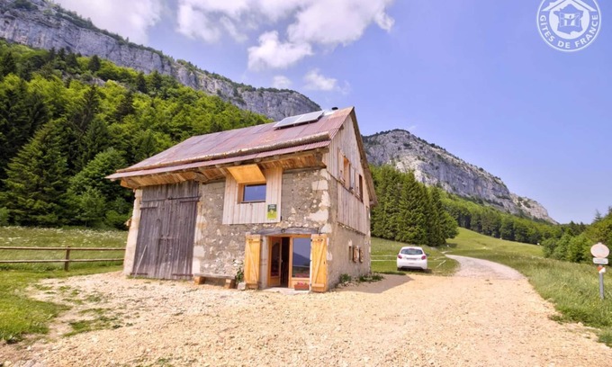 Entremont-le-Vieux Maison | LA GRANGE DES PLAINES