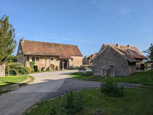 Chapaize Maison | La Grange de la Porterie - Magnificent House and Barn Conversion in Historic village