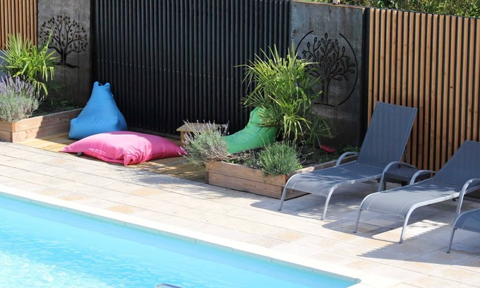 Allonnes Cottage | La Grange - Gite PMR 7 personnes avec piscine