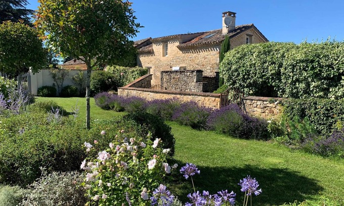 Salles Maison | La Grenoulliere open plan family Gite near pool and gardens