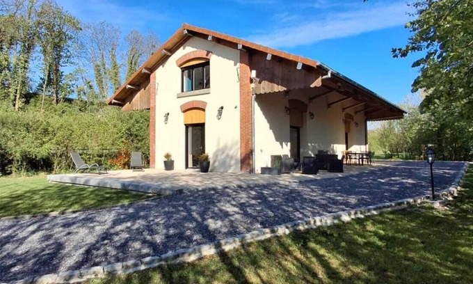 Rilly-sur-Aisne Maison | La Hal'te Verte, large house on the edge of the voie Verte Sud Ardennes