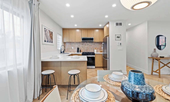 Village of La Jolla Maison | La Jolla Luxury 2BR | Tesla Charger + Parking