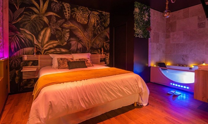 Maraussan Appartement | La Jungle Room ~ Romantique ~ Balnéo